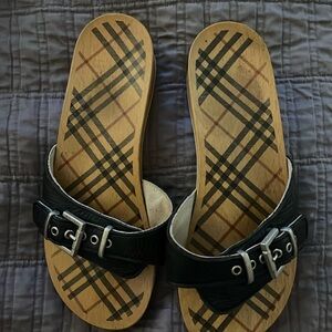 Burberry buckle slides